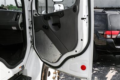 2015 Freightliner M2 106   - Photo 30 - Dallas, TX 75220