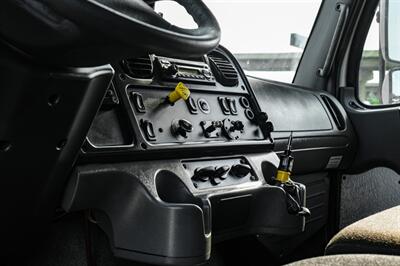 2015 Freightliner M2 106   - Photo 16 - Dallas, TX 75220