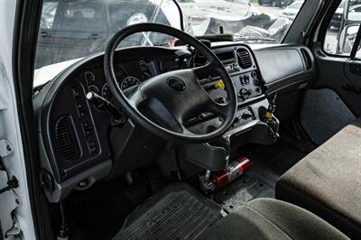 2015 Freightliner M2 106   - Photo 3 - Dallas, TX 75220