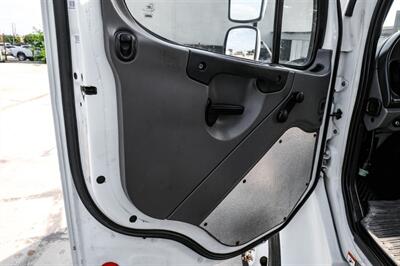 2015 Freightliner M2 106   - Photo 28 - Dallas, TX 75220