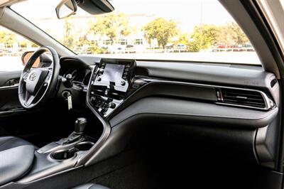 2021 Toyota Camry SE - Photo 11 - Dallas, TX 75220