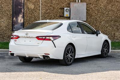 2021 Toyota Camry SE - Photo 8 - Dallas, TX 75220