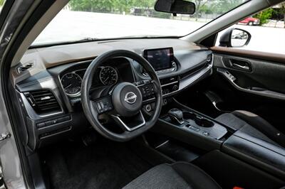 2022 Nissan Rogue SV   - Photo 3 - Dallas, TX 75220