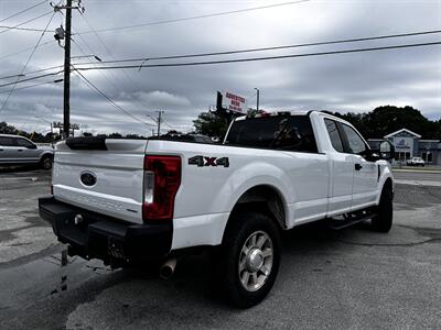 2018 Ford F-350 Super Duty XL   - Photo 2 - Fort Walton Beach, FL 32548