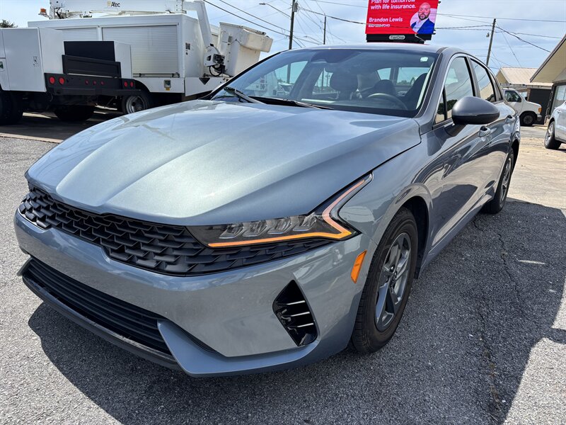 2021 Kia K5 LX - Photo 1 - Fort Walton Beach, FL 32548