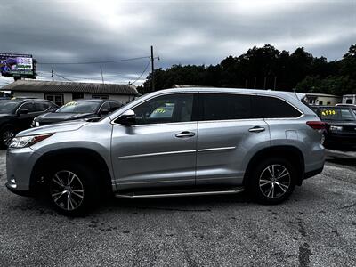 2018 Toyota Highlander LE   - Photo 3 - Fort Walton Beach, FL 32548