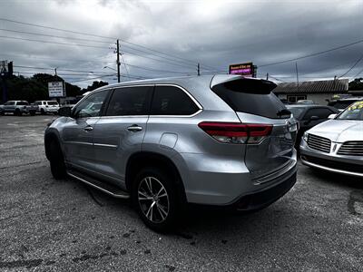 2018 Toyota Highlander LE   - Photo 10 - Fort Walton Beach, FL 32548