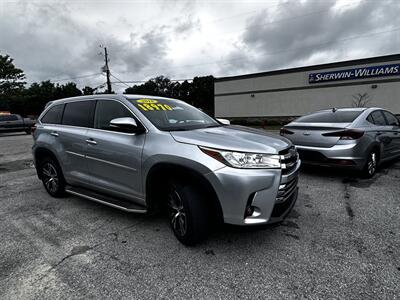 2018 Toyota Highlander LE   - Photo 11 - Fort Walton Beach, FL 32548