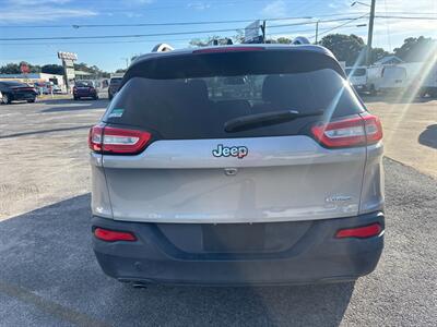 2017 Jeep Cherokee Latitude   - Photo 4 - Fort Walton Beach, FL 32548