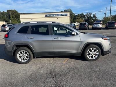 2017 Jeep Cherokee Latitude   - Photo 2 - Fort Walton Beach, FL 32548