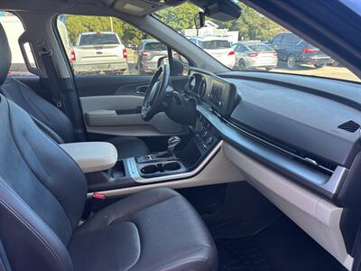 2023 Kia Carnival LX   - Photo 9 - Fort Walton Beach, FL 32548