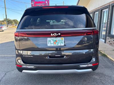 2023 Kia Carnival LX   - Photo 5 - Fort Walton Beach, FL 32548
