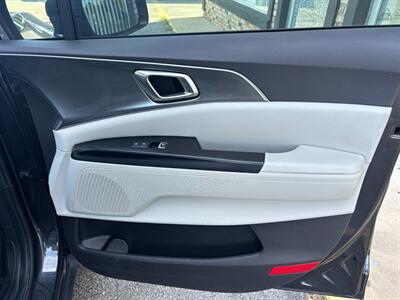 2023 Kia Carnival LX   - Photo 11 - Fort Walton Beach, FL 32548