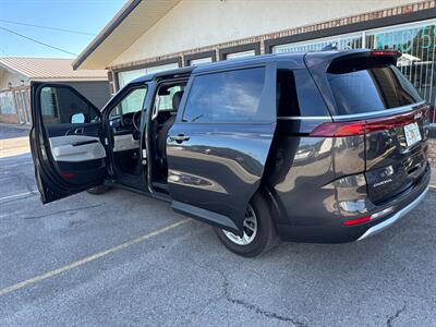 2023 Kia Carnival LX   - Photo 18 - Fort Walton Beach, FL 32548