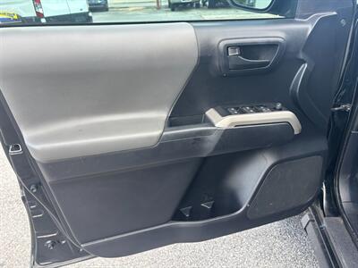 2019 Toyota Tacoma SR5 V6   - Photo 11 - Fort Walton Beach, FL 32548