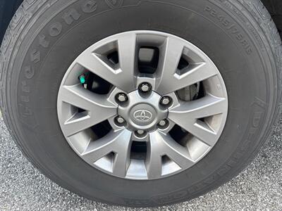 2019 Toyota Tacoma SR5 V6   - Photo 9 - Fort Walton Beach, FL 32548