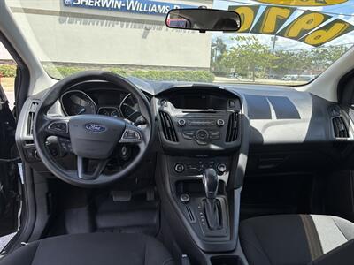 2017 Ford Focus SE   - Photo 7 - Fort Walton Beach, FL 32548