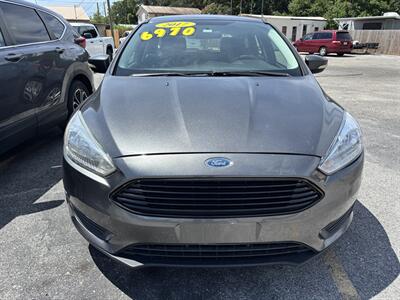 2017 Ford Focus SE   - Photo 2 - Fort Walton Beach, FL 32548