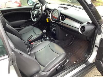 2012 MINI Cooper Convertible   - Photo 10 - Victoria, BC V8T 2W6