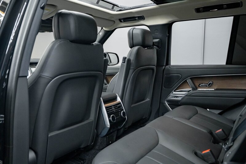2025 Land Rover Range Rover P530 SE - Photo 19 - Huntington Beach, CA 92649