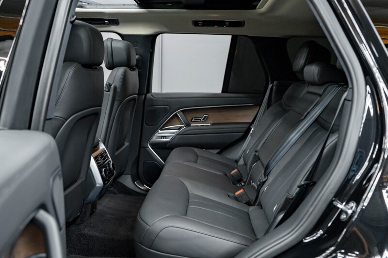 2025 Land Rover Range Rover P530 SE - Photo 20 - Huntington Beach, CA 92649