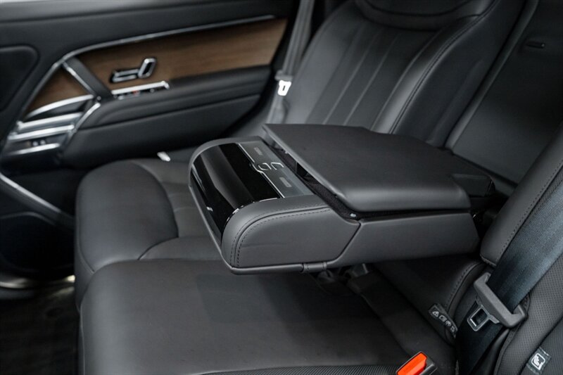 2025 Land Rover Range Rover P530 SE - Photo 17 - Huntington Beach, CA 92649