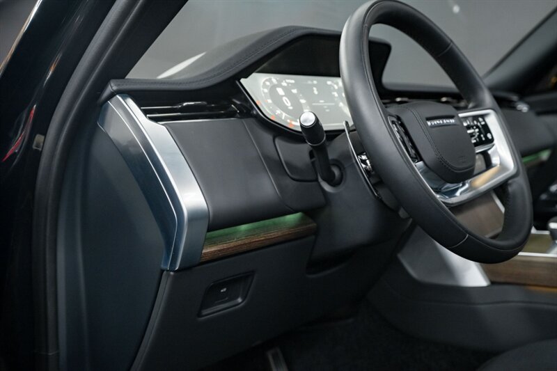 2025 Land Rover Range Rover P530 SE - Photo 39 - Huntington Beach, CA 92649