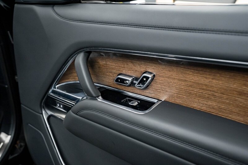 2025 Land Rover Range Rover P530 SE - Photo 22 - Huntington Beach, CA 92649