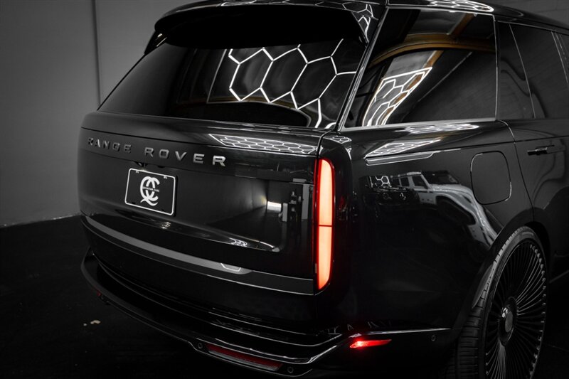2025 Land Rover Range Rover P530 SE - Photo 10 - Huntington Beach, CA 92649