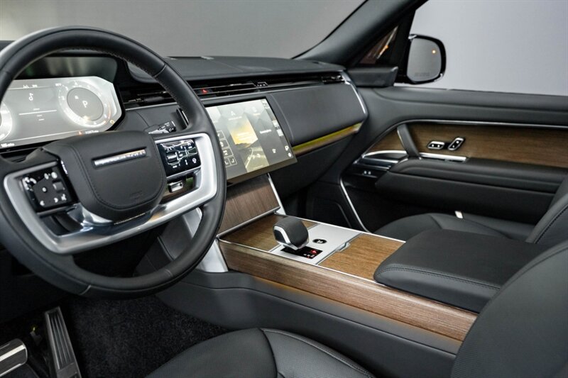2025 Land Rover Range Rover P530 SE - Photo 38 - Huntington Beach, CA 92649