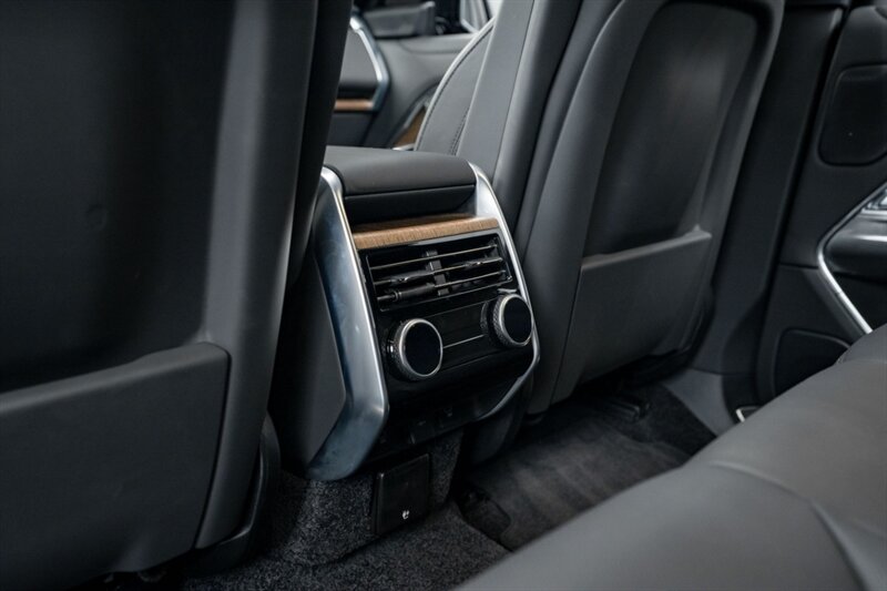 2025 Land Rover Range Rover P530 SE - Photo 18 - Huntington Beach, CA 92649