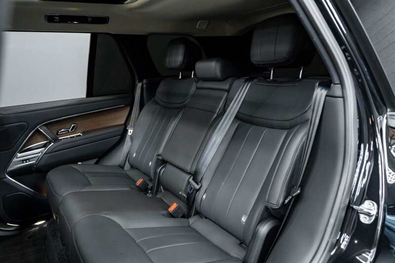 2025 Land Rover Range Rover P530 SE - Photo 21 - Huntington Beach, CA 92649