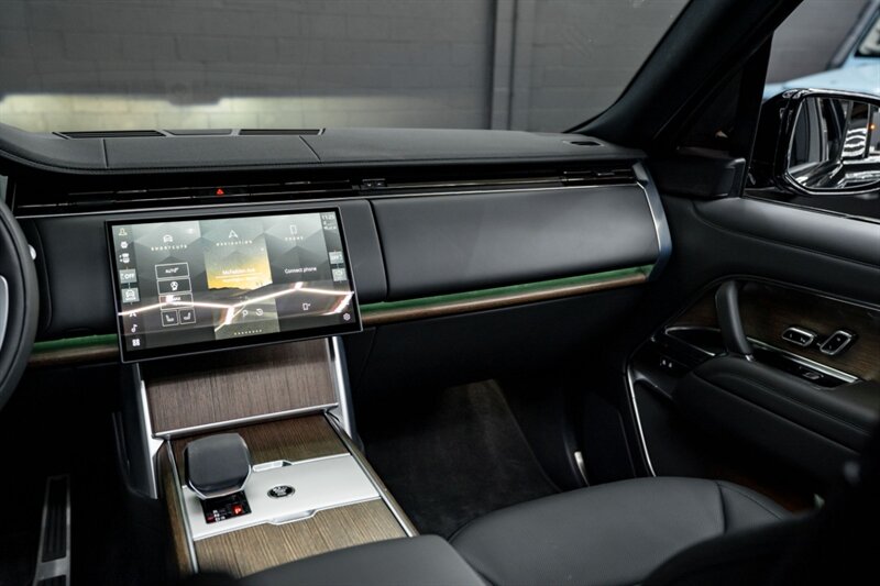2025 Land Rover Range Rover P530 SE - Photo 4 - Huntington Beach, CA 92649