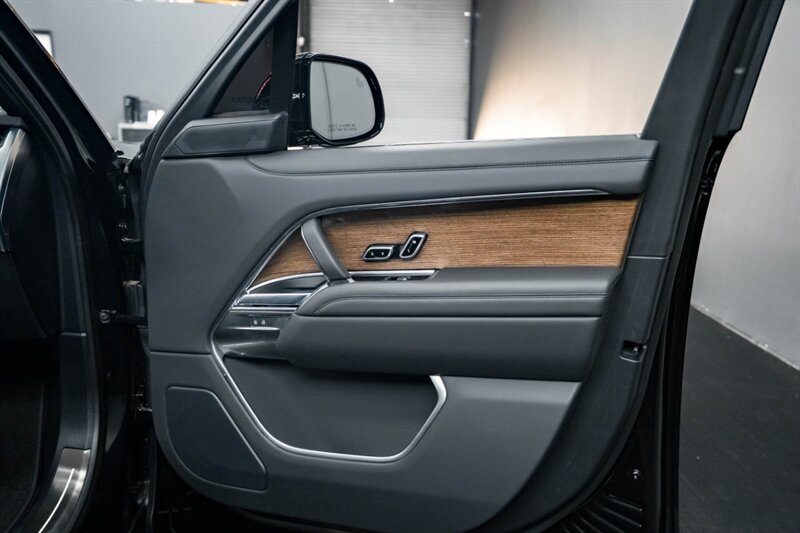 2025 Land Rover Range Rover P530 SE - Photo 23 - Huntington Beach, CA 92649