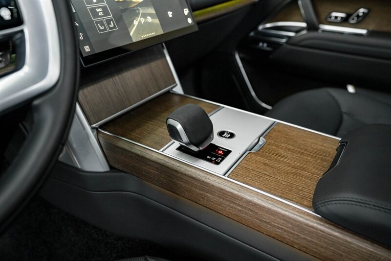 2025 Land Rover Range Rover P530 SE - Photo 36 - Huntington Beach, CA 92649