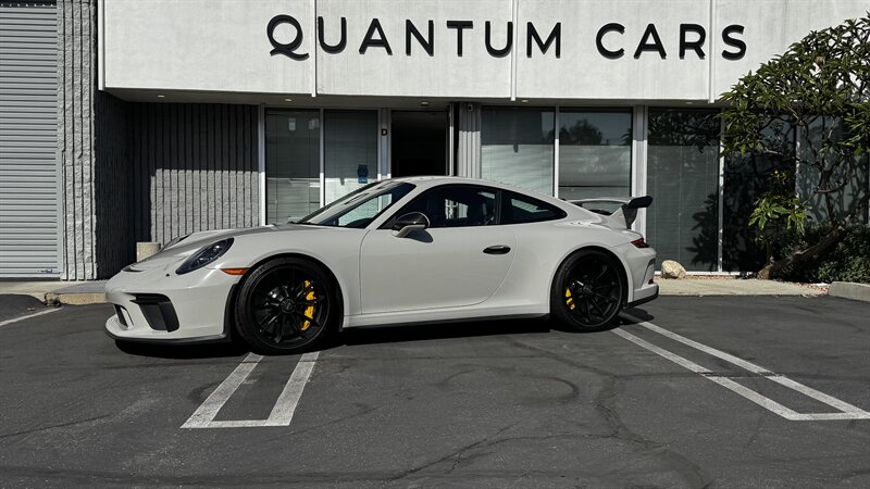 2018 Porsche 911 GT3   - Photo 1 - Huntington Beach, CA 92649