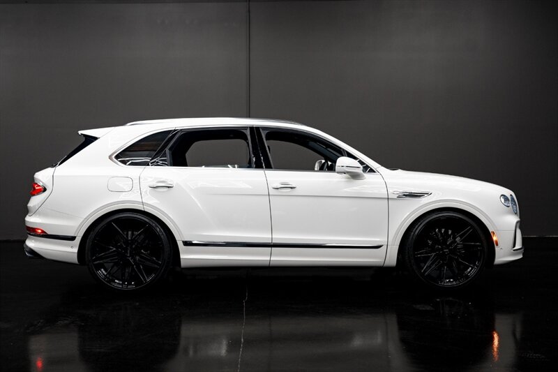 2024 Bentley Bentayga V8 - Photo 18 - Huntington Beach, CA 92649