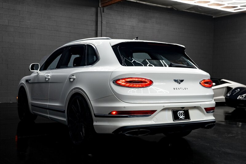 2024 Bentley Bentayga V8 - Photo 17 - Huntington Beach, CA 92649