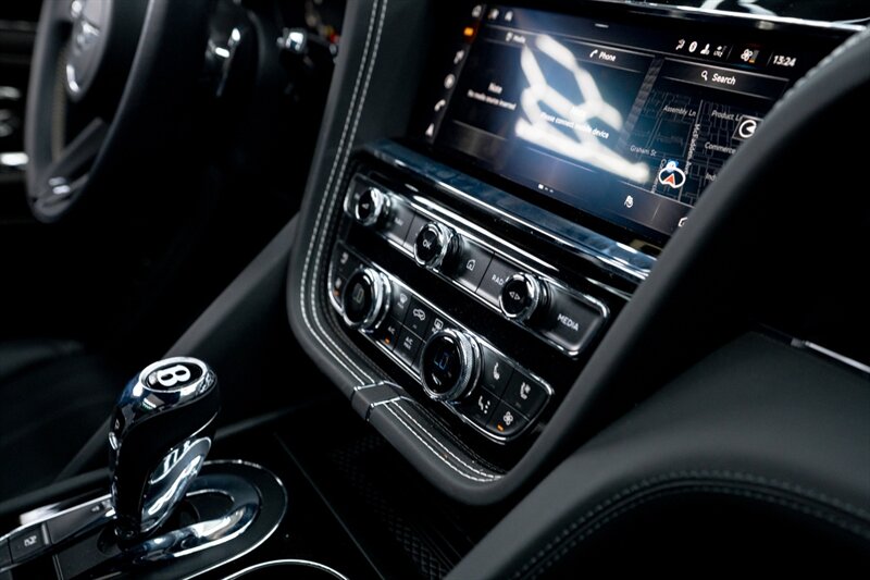 2024 Bentley Bentayga V8 - Photo 43 - Huntington Beach, CA 92649