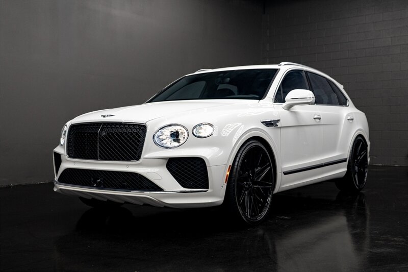 2024 Bentley Bentayga V8   - Photo 1 - Huntington Beach, CA 92649