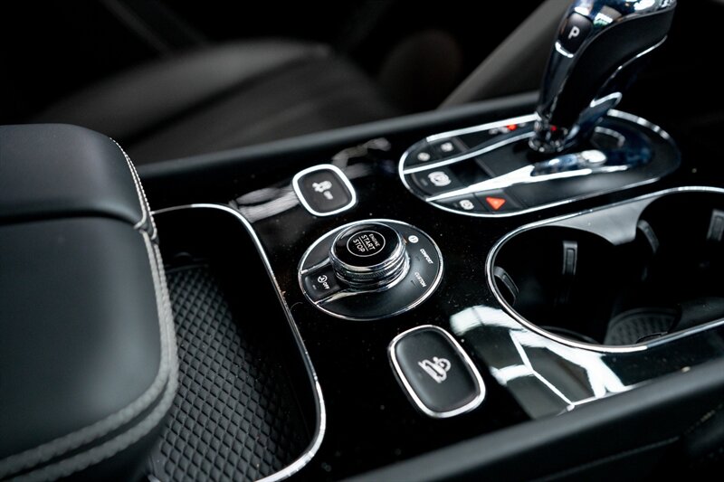 2024 Bentley Bentayga V8 - Photo 50 - Huntington Beach, CA 92649