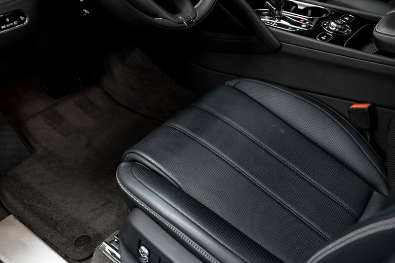 2024 Bentley Bentayga V8 - Photo 33 - Huntington Beach, CA 92649