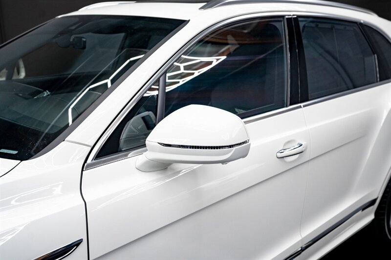2024 Bentley Bentayga V8 - Photo 9 - Huntington Beach, CA 92649
