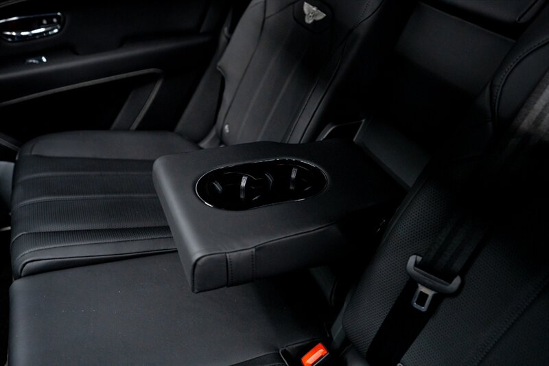 2024 Bentley Bentayga V8 - Photo 48 - Huntington Beach, CA 92649