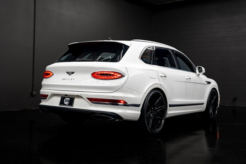 2024 Bentley Bentayga V8 - Photo 15 - Huntington Beach, CA 92649