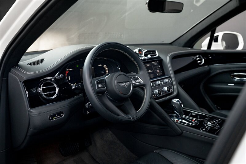 2024 Bentley Bentayga V8 - Photo 28 - Huntington Beach, CA 92649