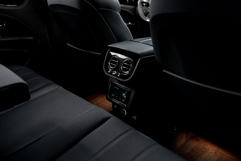 2024 Bentley Bentayga V8 - Photo 49 - Huntington Beach, CA 92649