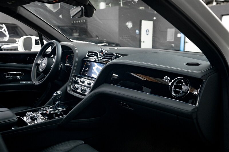 2024 Bentley Bentayga V8 - Photo 42 - Huntington Beach, CA 92649
