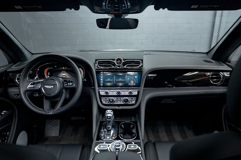 2024 Bentley Bentayga V8 - Photo 52 - Huntington Beach, CA 92649