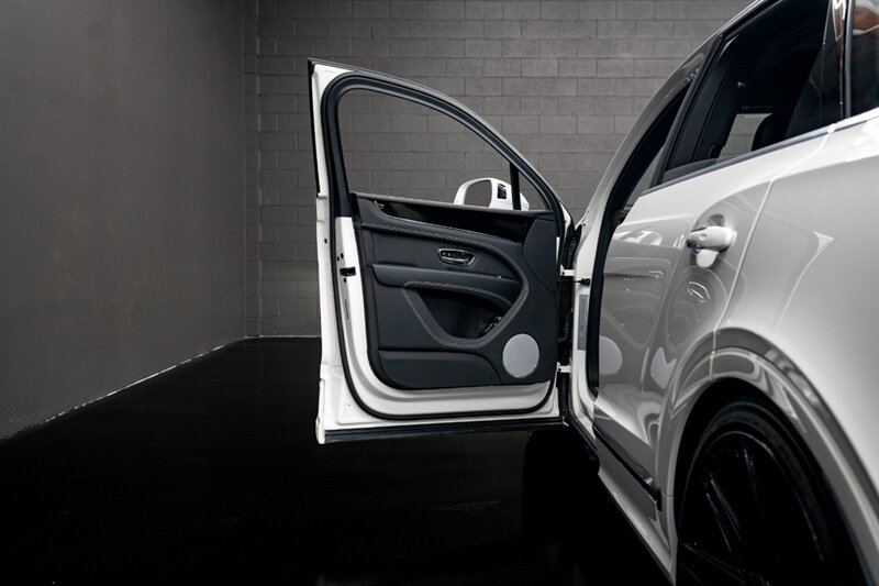 2024 Bentley Bentayga V8 - Photo 26 - Huntington Beach, CA 92649